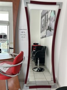 Ayala kadeřnická obsluha TIFANY